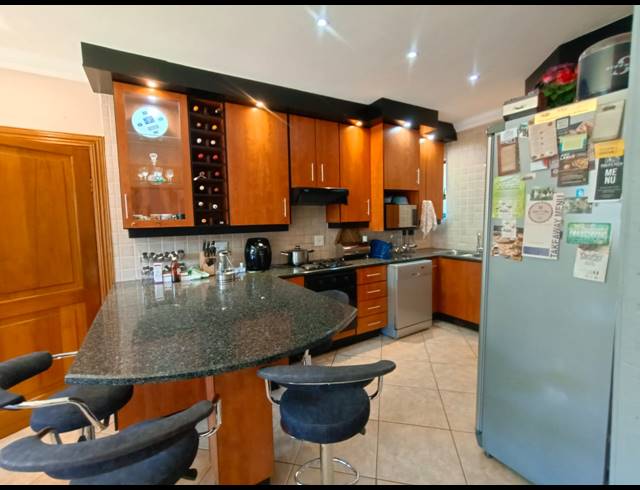 4 BEDROOM TOWNHOUSE FOR SALE IN VANDERBIJLPARK SE 2